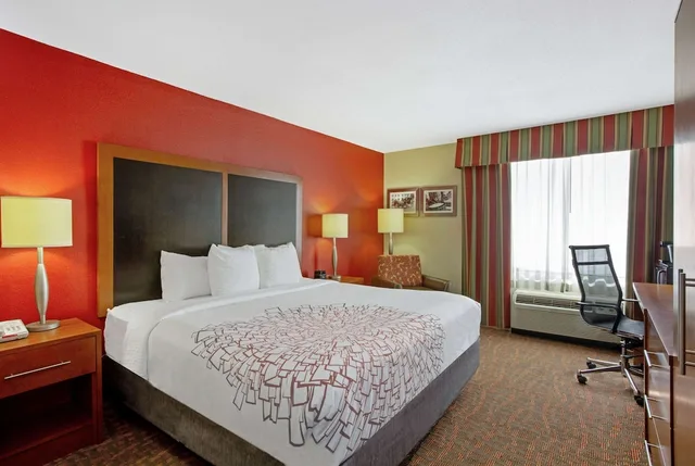 غرفة بسرير كينج لذوي الإعاقة، La Quinta Inn Williamsburg Historic Area 3/6