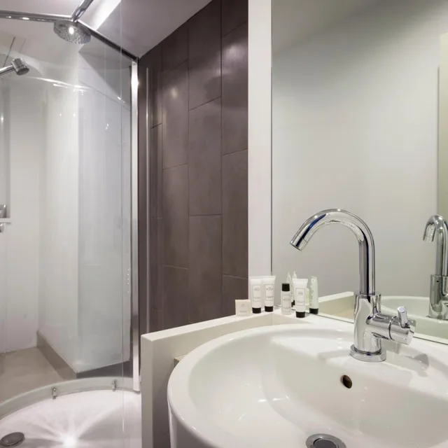 غرفة ديلوكس بسرير مزدوج بشرفة، The Cornwall Hotel Spa Estate 5/6
