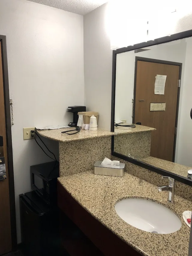 جناح استوديو بسرير كوين، Super 8 By Wyndham Milwaukee Airport 8/10