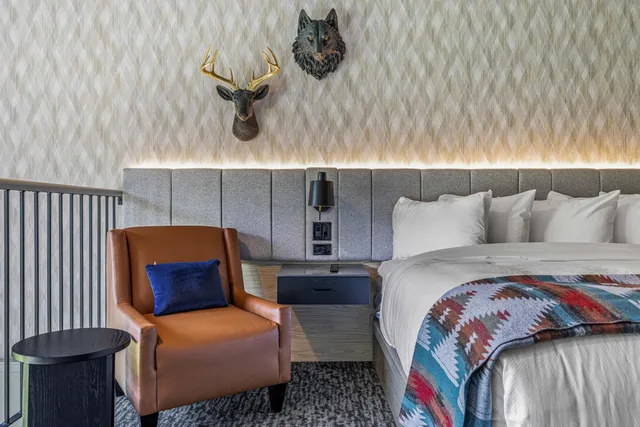 Loft, Suite, King Bed, Sofa، Everwild Canmore - Nordic Spa & Hotel 6/10