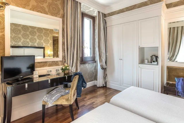 غرفة قياسية بسريرين منفصلين، Albergo Del Senato 4/10