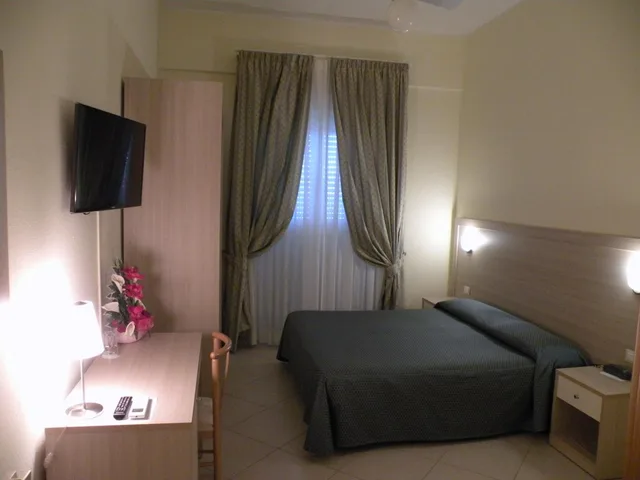 غرفة بسرير مزدوج أو سريرين منفصلين بإطلالة على المدينة، Hotel Parrini 6/10
