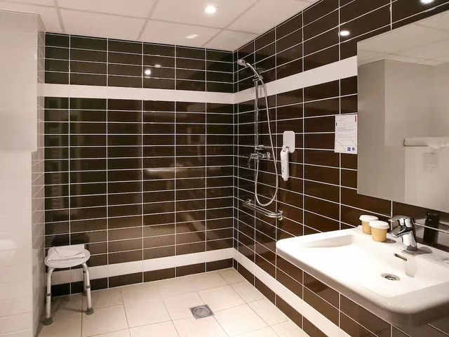 Family, 1 Double and 2 Murphy Beds، ibis budget Geneve Saint Genis Pouilly 8/10