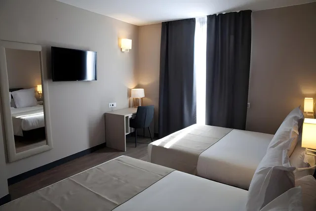 Room, Triple, Balcony, May Ramblas Hotel 1/1