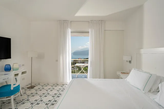 غرفة عائلية بإطلالة على البحر، Grand Hotel Vesuvio Sorrento 3/6