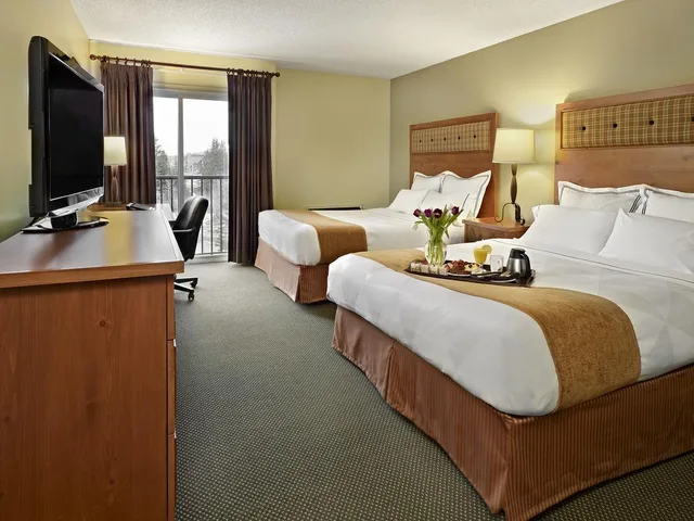 غرفة كومفورت بسرير مزدوج، Coast Canmore Hotel Conference Centre 1/3