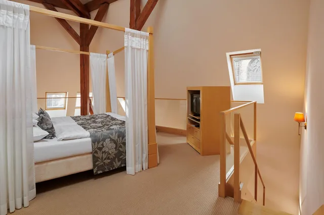 Skyloft, Junior Suite، Ventana Hotel Prague 3/3