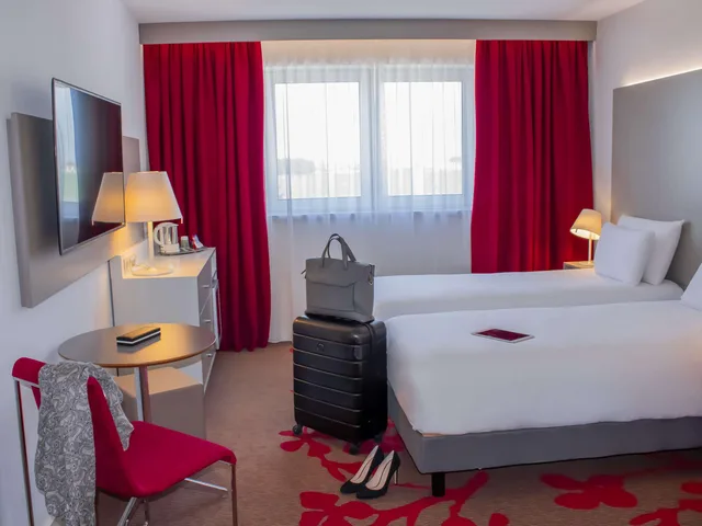 غرفة كلاسيكية بسرير مزدوج أو سريرين منفصلين مع أريكة، Mercure Tours Nord 5/8