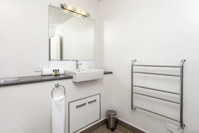 1 Bedroom, Deluxe, Villa, King Bed, Sovereign Pier on the Waterways 9/10