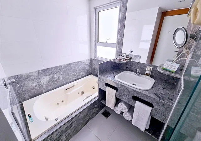 غرفة فاخرة بإطلالة على البحر، Riale Brisa Barra Hotel 4/4