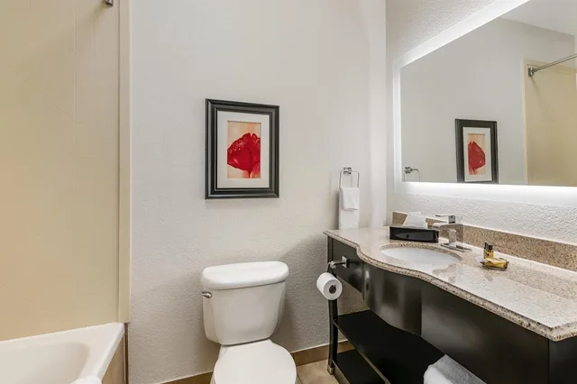 جناح بسرير كينج مع أريكة بمنطقة جلوس، Best Western Plus JFK Inn & Suites 5/5