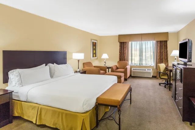 جناح بغرفة نوم واحدة بمنطقة جلوس، Holiday Inn Express Nogales 2/3