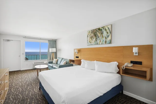Classic, King Bed, Beach Front, Beach Tower By The Sea 1/2