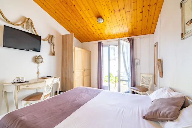 Charme، HOTEL RESTAURANT & SPA(FORMERLY PLAISIR PLAISIR) 1/9