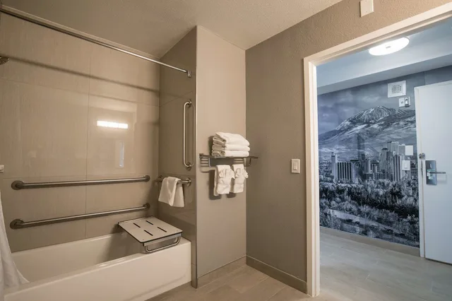 غرفة قياسية بسريرين كوين لذوي الإعاقة، Best Western Plus Sparks-Reno Hotel 6/6