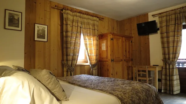 غرفة بسرير كوين، Astoria 2/10