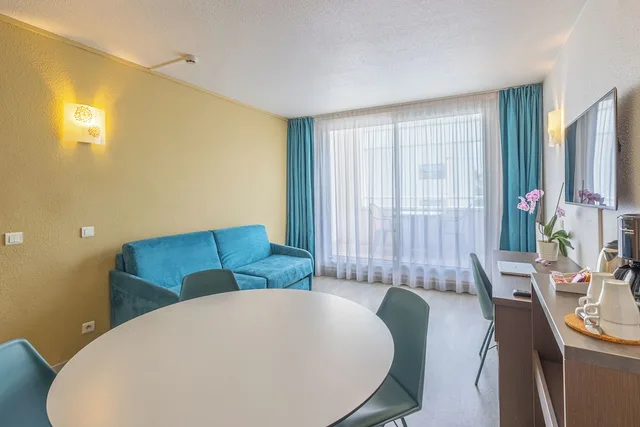 Grand, Apartment, 1 Single and 2 Double Beds, Balcony، Les Loges du Park 5/7