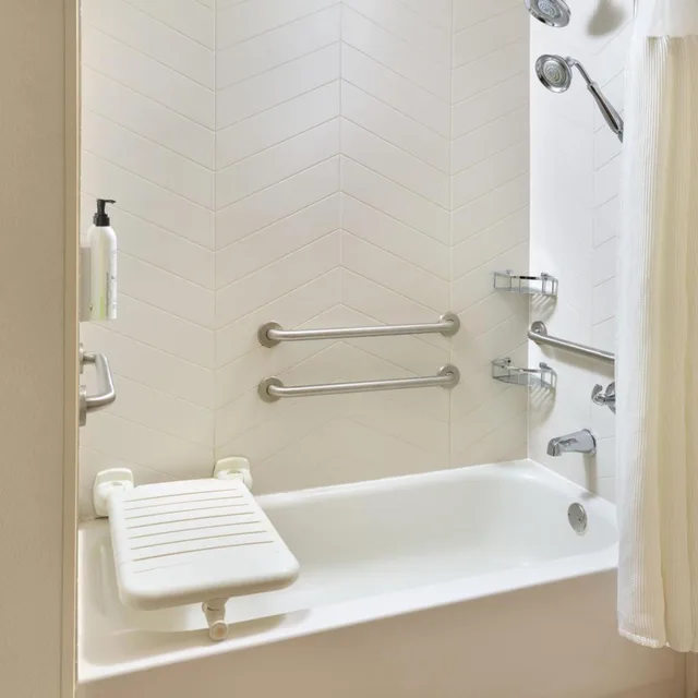 غرفة بسريرين كوين بحوض استحمام لذوي الإعاقة، Fairfield Inn Suites By Marriott Atlanta Buckhead 4/8