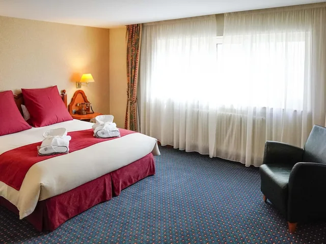 غرفة سوبيريور بسرير مزدوج وسريرين منفصلين، Mercure Andorra Hotel 1/2