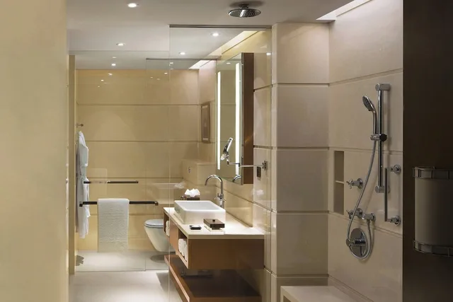 غرفة تنفيذية بسرير كينج، Courtyard By Marriott Kochi Airport 4/5