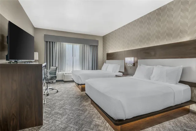 غرفة بسريرين كوين بحوض استحمام لذوي الإعاقة، Best Western Plus Parkside Inn & Suites 2/5