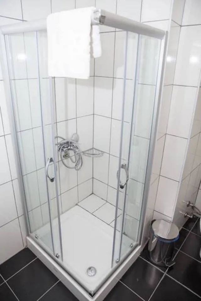 جناح بمطبخ صغير، Babu Hotel 3/3
