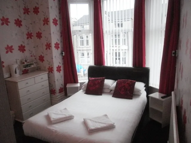 جناح، The Withnell Hotel 2/4