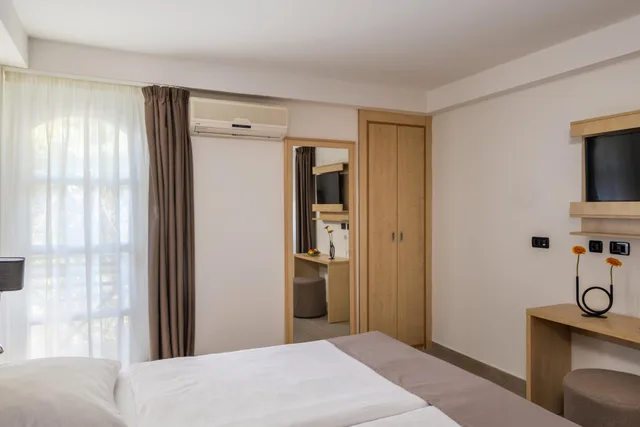 غرفة قياسية بإطلالة على المتنزه، DELFIN HOTEL 2/4