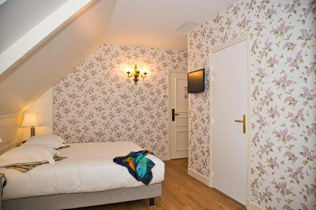 Premium, Queen Bed, Attic، Chateau de La Rozelle Hotel 3/3
