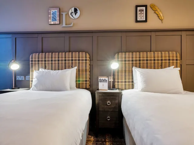 غرفة كلاسيكية بسريرين منفصلين، CBH The Feathers Hotel & Restaurant 3/5