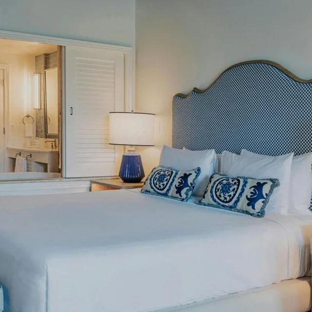 Room, King Bed, Pool View, Balcony, The Seagate Hotel Spa 2/5