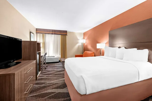 غرفة بسرير كوين مع أريكة لذوي الإعاقة، Best Western Maple City Inn 1/4