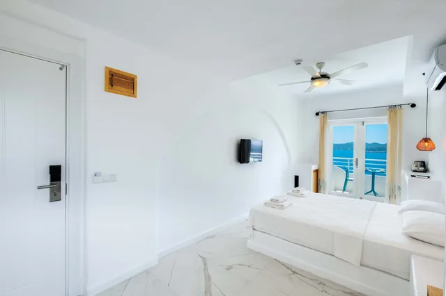غرفة بريميوم ركنية بسرير كوين بإطلالة على البحر بجاكوزي، Payam Hotel 1/4