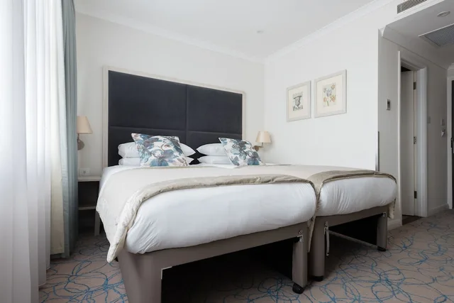 Executive, King Bed, Blandford Hotel 3/8