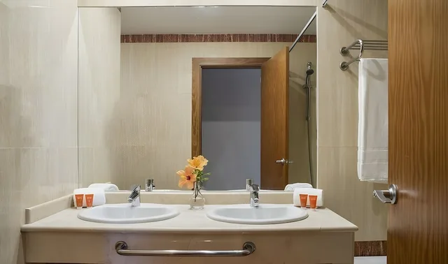 غرفة كومفورت ثلاثية بسرير كينج، Hotel Oh Nice Caledonia 4/6
