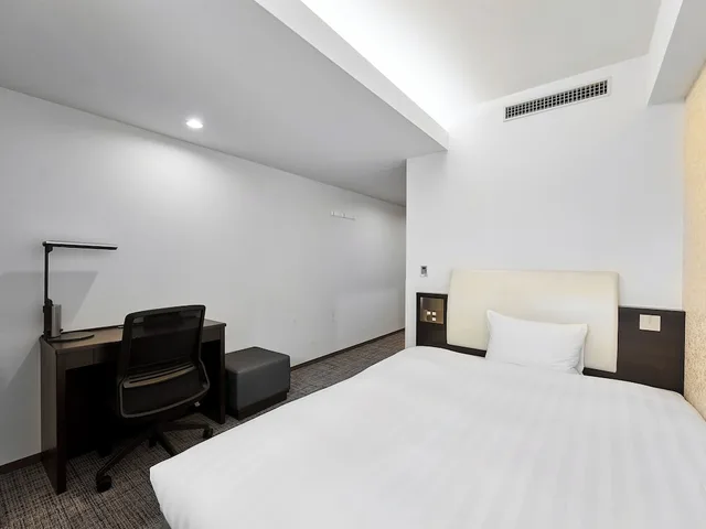 Room, Double Bed, Corner, Daiwa Roynet Hotel Kawasaki 1/6