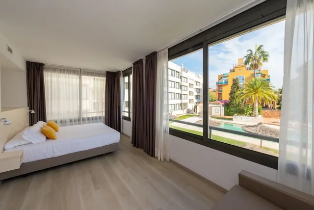 شقة سوبيريور بإطلالة على المسبح مع أريكة، Apartamentos Atenea Park 1/10