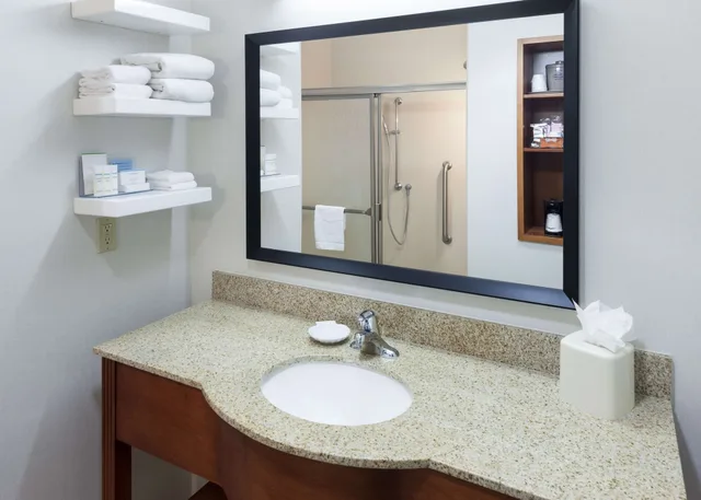 غرفة قياسية بسرير كينج، Hampton Inn And Suites Tulare 5/8