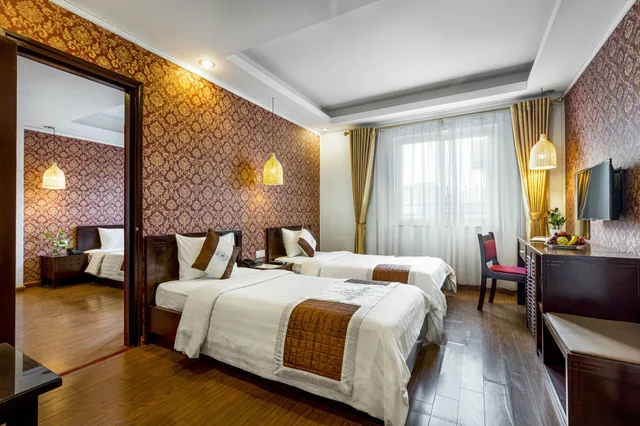 غرفة متصلة بسرير مزدوج وسريرين منفصلين، First Eden Hotel 1/10