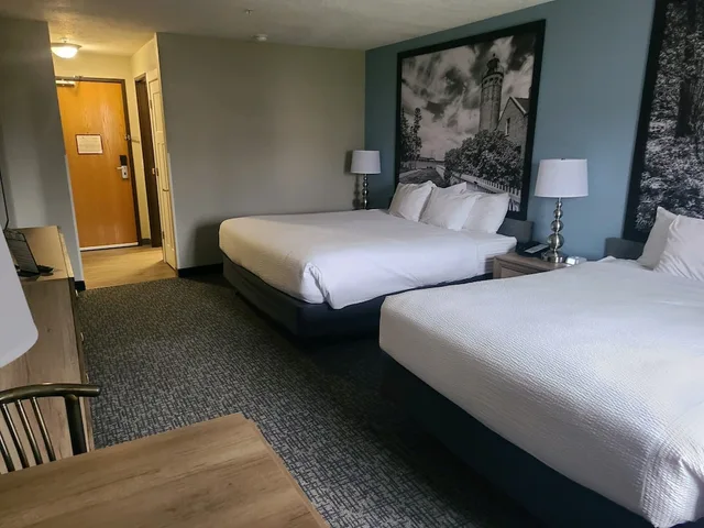 غرفة قياسية بسرير كينج وسرير كوين، All Seasons Resort 2/4