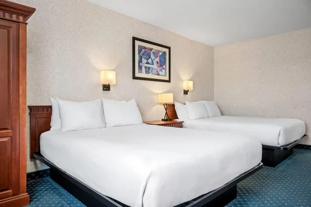 Drive Up, 2 Queen Beds, Pet Friendly، Travelodge by Wyndham Amherst 3/7