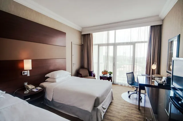 غرفة تنفيذية بسريرين منفصلين، Sheraton Kampala 2/7