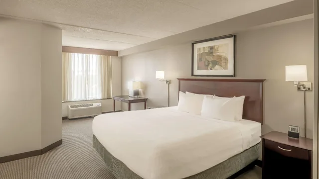 غرفة بسرير كينج مع أريكة بحوض استحمام لذوي الإعاقة، Hyatt Place College Station 1/1