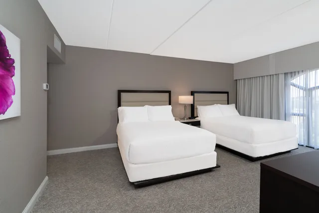 Standard, 2 Queen Beds, Holiday Inn Wilmington 5/5