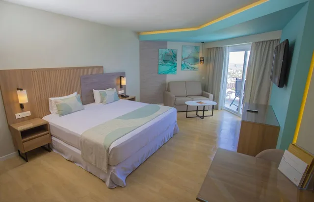 جناح جونيور بسرير كينج بإطلالة جزئية على البحر، RIU Palace Antillas - Adults Only - All Inclusive 3/4