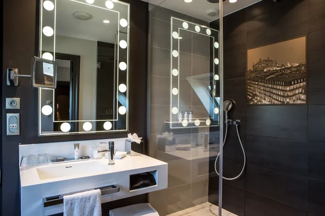1 Bedroom, Suite, Queen Bed, Sofa, Hotel Indigo Paris - Opera by IHG 6/7