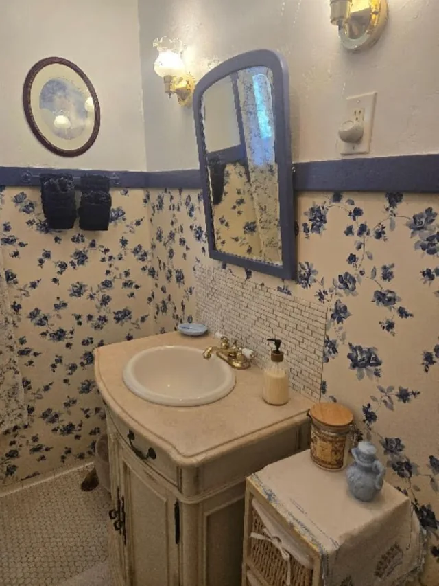 French, Queen Bed، The Lancaster Manor Bed and Breakfast 5/8