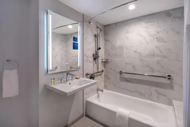 جناح لذوي الإعاقة، DoubleTree by Hilton Hotel LAX - El Segundo 6/10