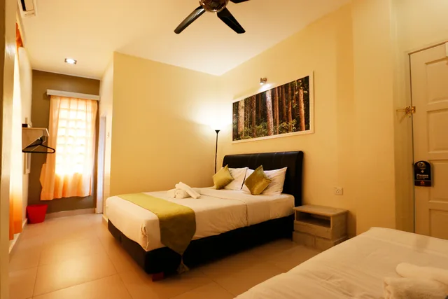 غرفة ديلوكس ثلاثية، Swing and Pillows at Golden Lodge Tanah Rata, Cameron Highland 2/4