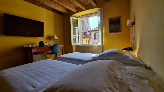 Superior, Double or Twin Bed, City View, Hotel Piazza Vecchia 2/8